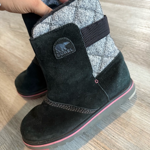 Sorel Rylee Black and Gray Quilted Cozy Boots - Picture 4 of 6